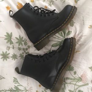 Dr. Marten’s Women’s 1460 Smooth in Black